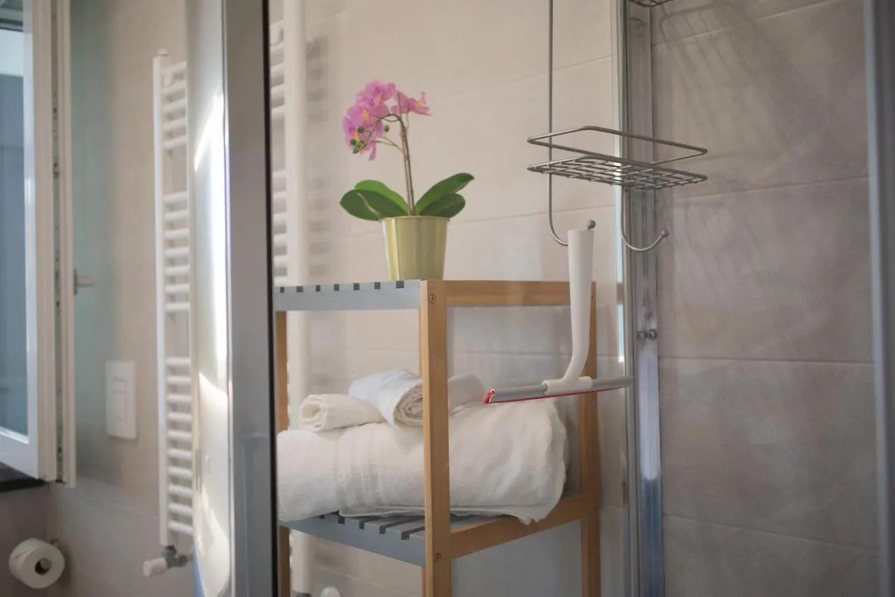 E-Twelve Apartment Naples 0*,  Italy